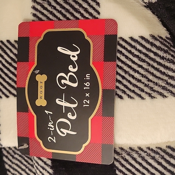 Woof Pet Bed - Picture 4 of 5